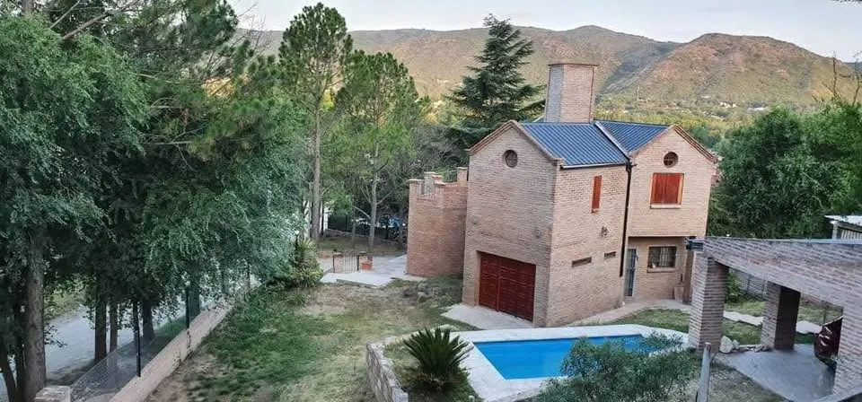 VILLA CARLOS PAZ  CASA 3 DORMIT + PILETA APTO CREDITO