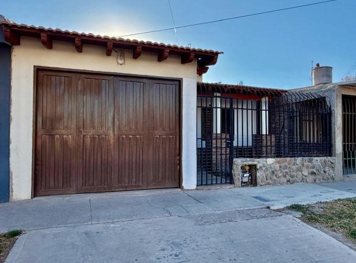 Casa · 120m² · 3 Ambientes · 2 Cocheras