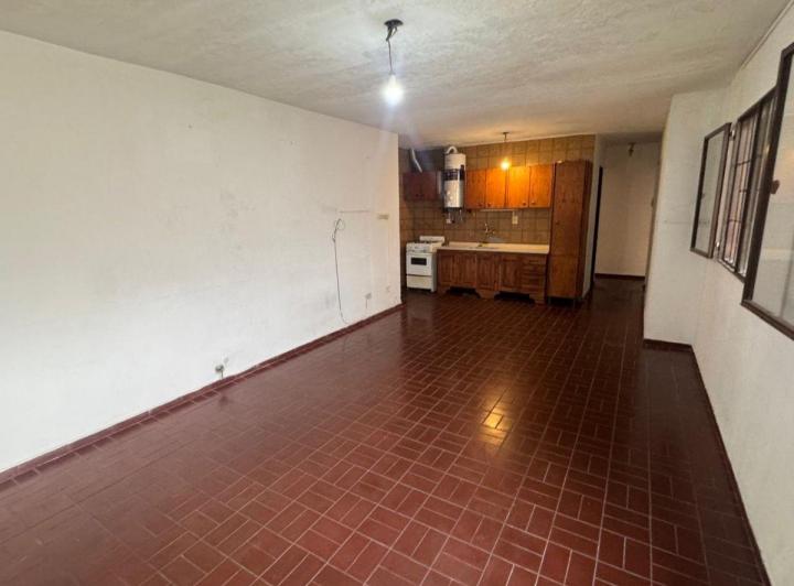 Casa · 65m² · 6 Ambientes · 1 Cochera