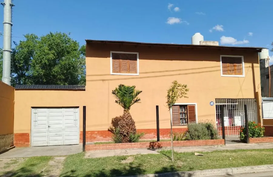 VENTA CASA 4 DOR AMPLIO TERRENO CON COCHERA PASANTE ESTACIÓN FLORES
