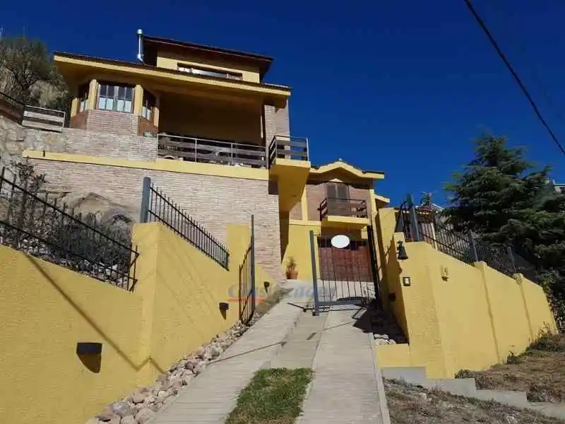 MUY LINDA CASA EN VENTA VILLA CARLOS PAZ, Bº VILLA DEL LAGO, HERMOSA VISTA