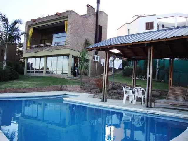 MUY BUENA CASA EN VENTA, Carlos Paz - VILLA DEL LAGO, CON PILETA Y VISTA AL LAGO
