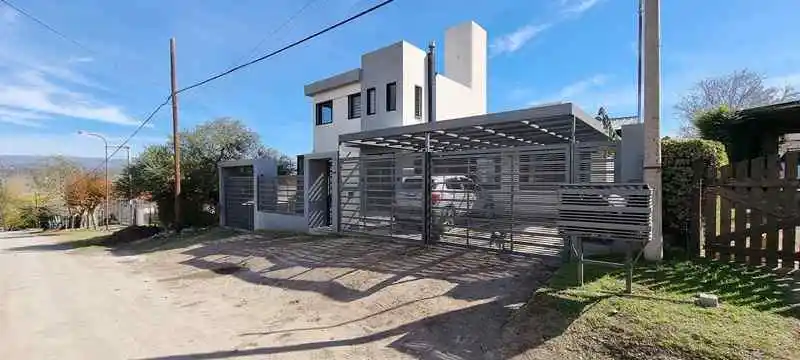 HERMOSA CASA EN VENTA EN SAN ANTONIO DE ARREDONDO, CON PILETA, QUINCHO