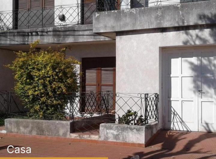 Casa · 1m² · 5 Ambientes · 1 Cochera