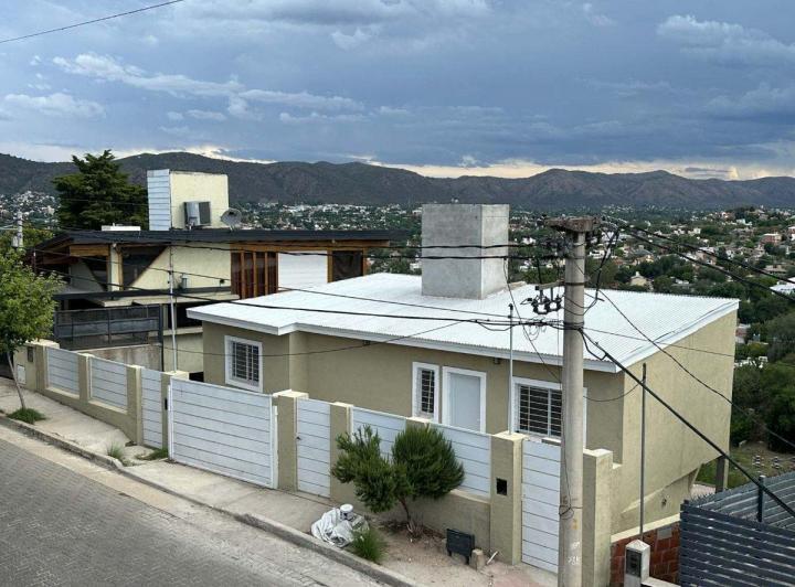 Casa · 180m² · 15 Ambientes · 1 Cochera