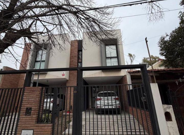 Casa · 180m² · 4 Ambientes · 1 Cochera