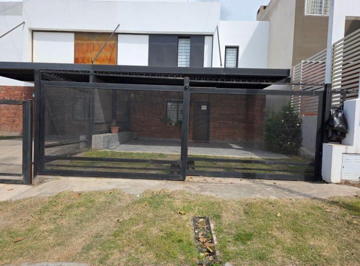 Casa · 150m² · 1 Ambiente · 2 Cocheras
