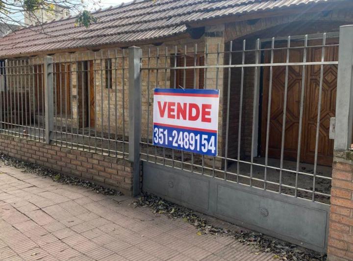 Casa · 95m² · 6 Ambientes · 1 Cochera