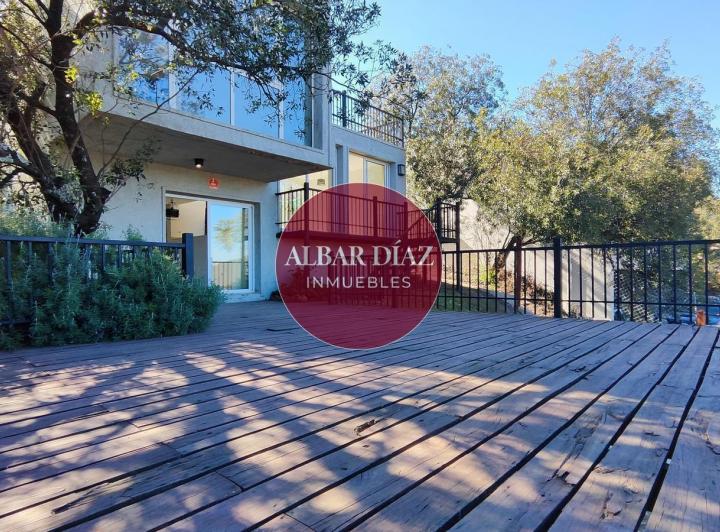 Casa · 105m² · 4 Ambientes · 2 Cocheras