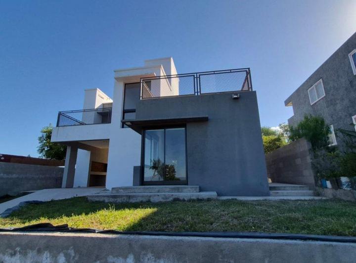 Casa · 171m² · 4 Ambientes · 1 Cochera