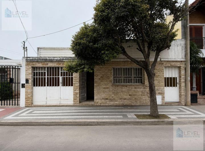 Casa · 143m² · 6 Ambientes · 1 Cochera
