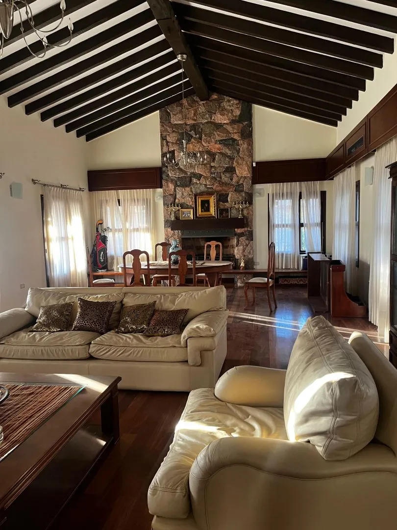 Residencia de Categoría en Villa Allende Golf