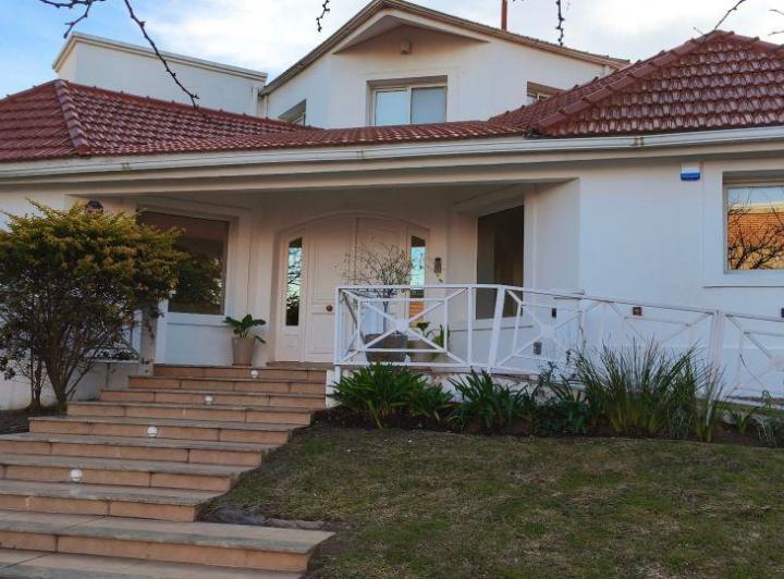 Casa · 412m² · 12 Ambientes · 3 Cocheras