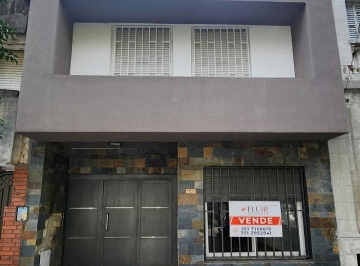 Casa · 160m² · 4 Dormitorios · 1 Cochera
