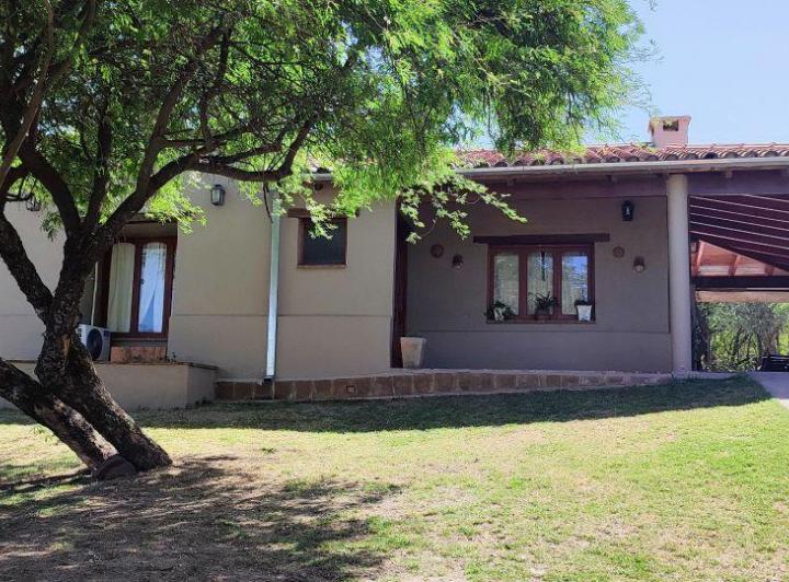 Casa · 250m² · 6 Ambientes · 2 Cocheras