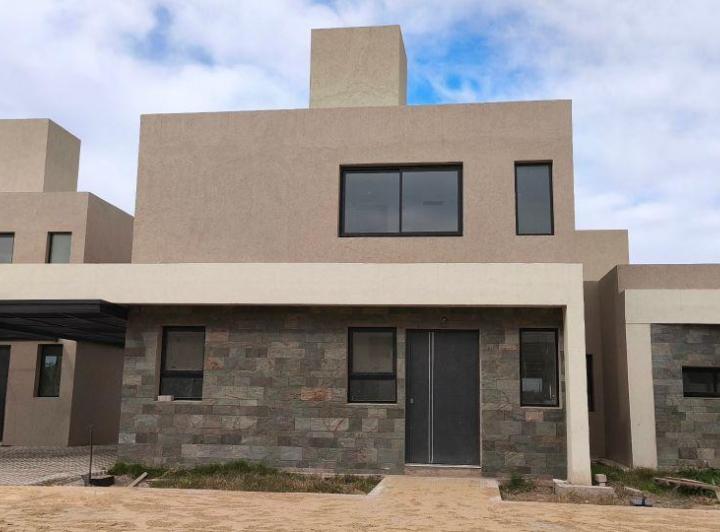 Casa · 174m² · 5 Ambientes · 1 Cochera