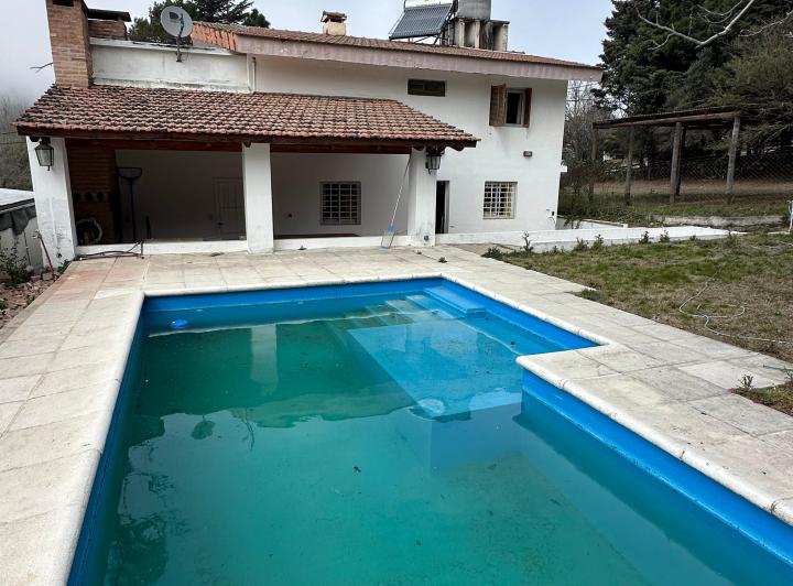 Casa · 180m² · 12 Ambientes · 2 Cocheras