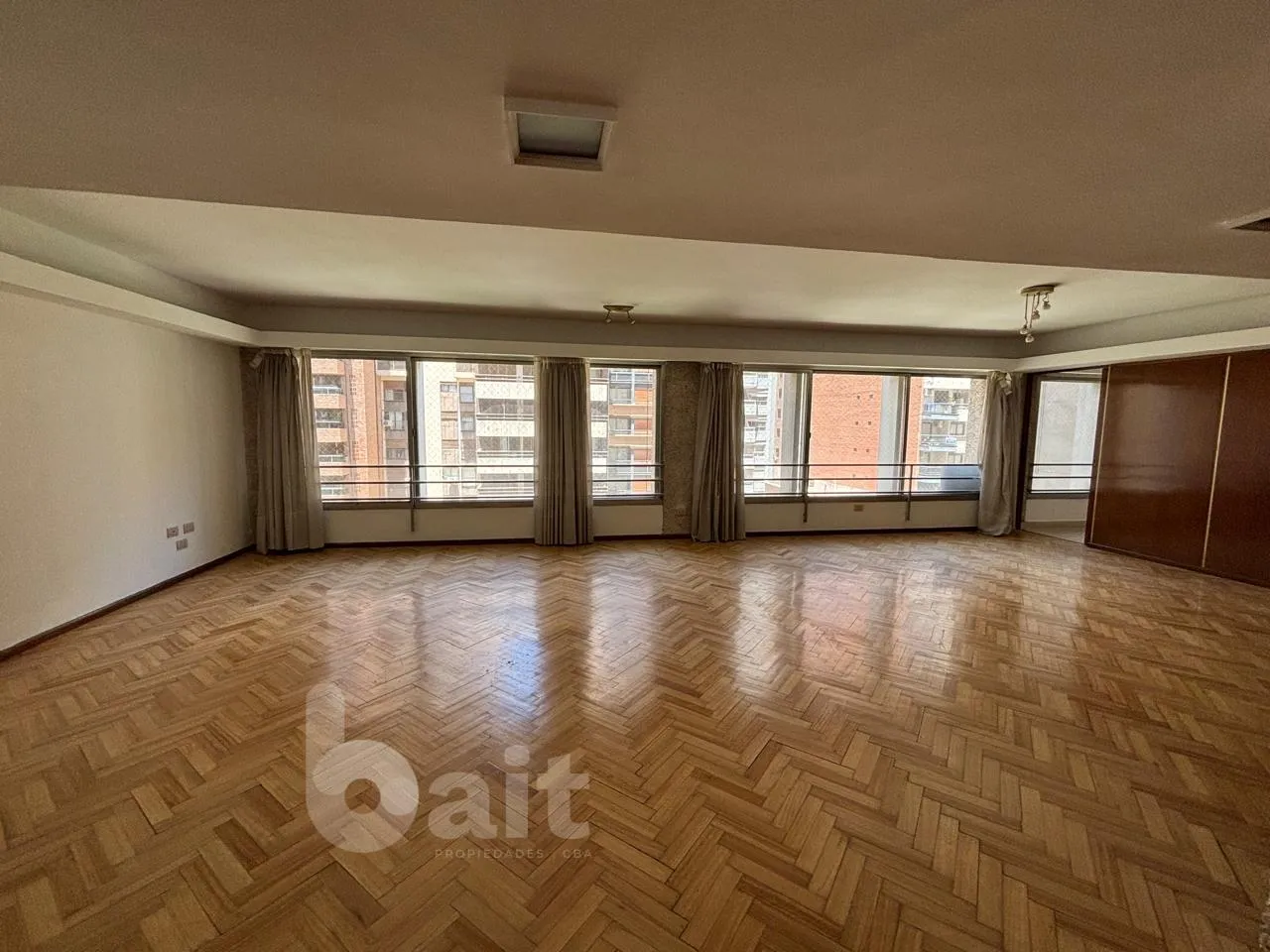 VENDO PISO DE CATEGORIA NUEVA CORDOBA 3 DORMITORIOS CON COCHERA Y BAULERA