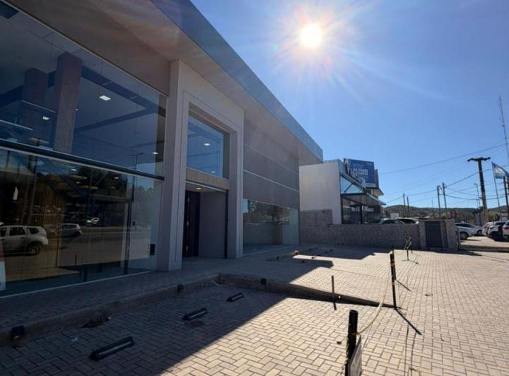 Local comercial · 400m² · 4 Ambientes