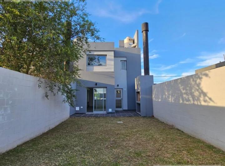 Casa · 80m² · 2 Dormitorios · 1 Cochera