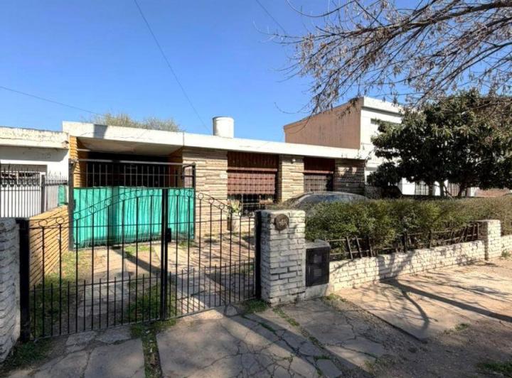 Casa · 135m² · 4 Ambientes · 1 Cochera