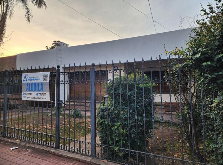 Casa · 160m² · 4 Ambientes · 1 Cochera