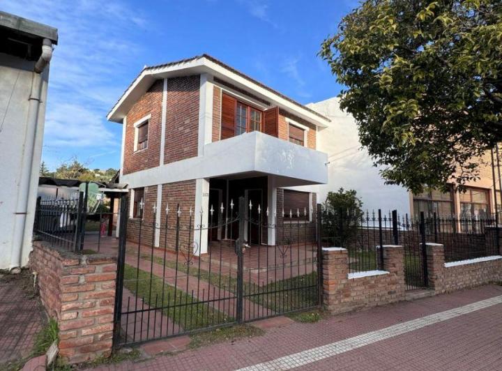Casa · 1m² · 4 Ambientes