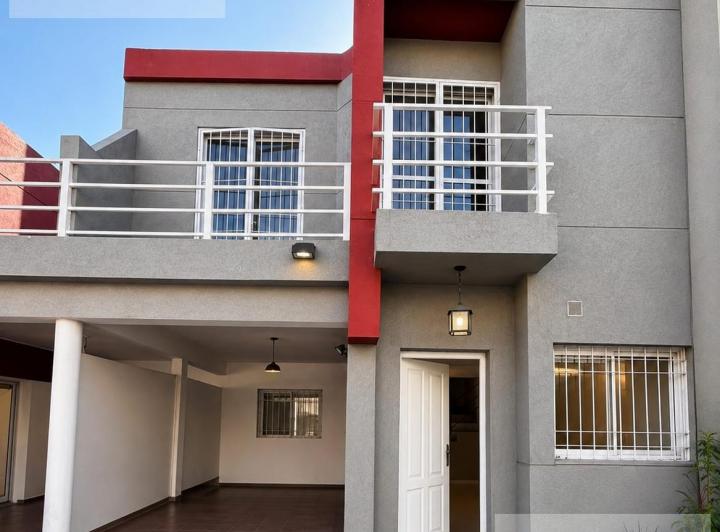 Casa · 90m² · 3 Dormitorios · 1 Cochera