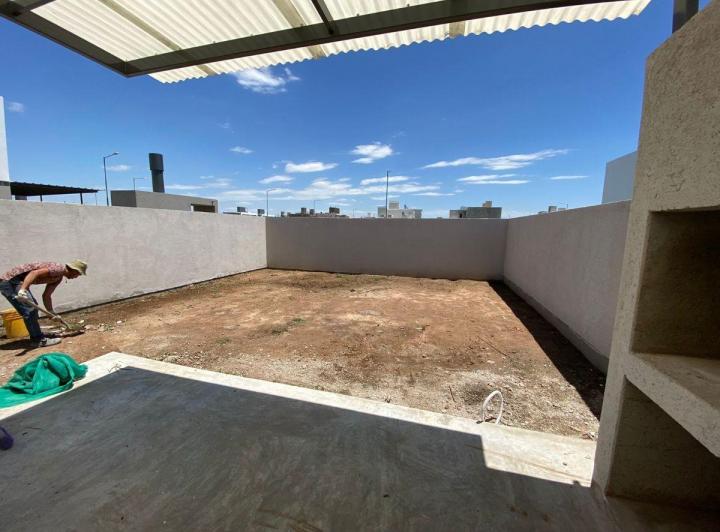 Casa · 100m² · 4 Ambientes · 2 Cocheras