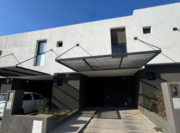Casa · 135m² · 4 Ambientes · 1 Cochera