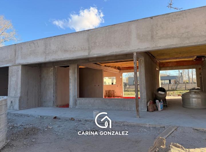 Casa · 150m² · 6 Ambientes · 4 Cocheras