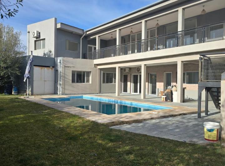 Casa · 800m² · 22 Ambientes · 2 Cocheras