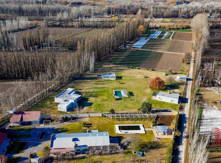 Casa · 40000ha · 8 Ambientes · 2 Cocheras