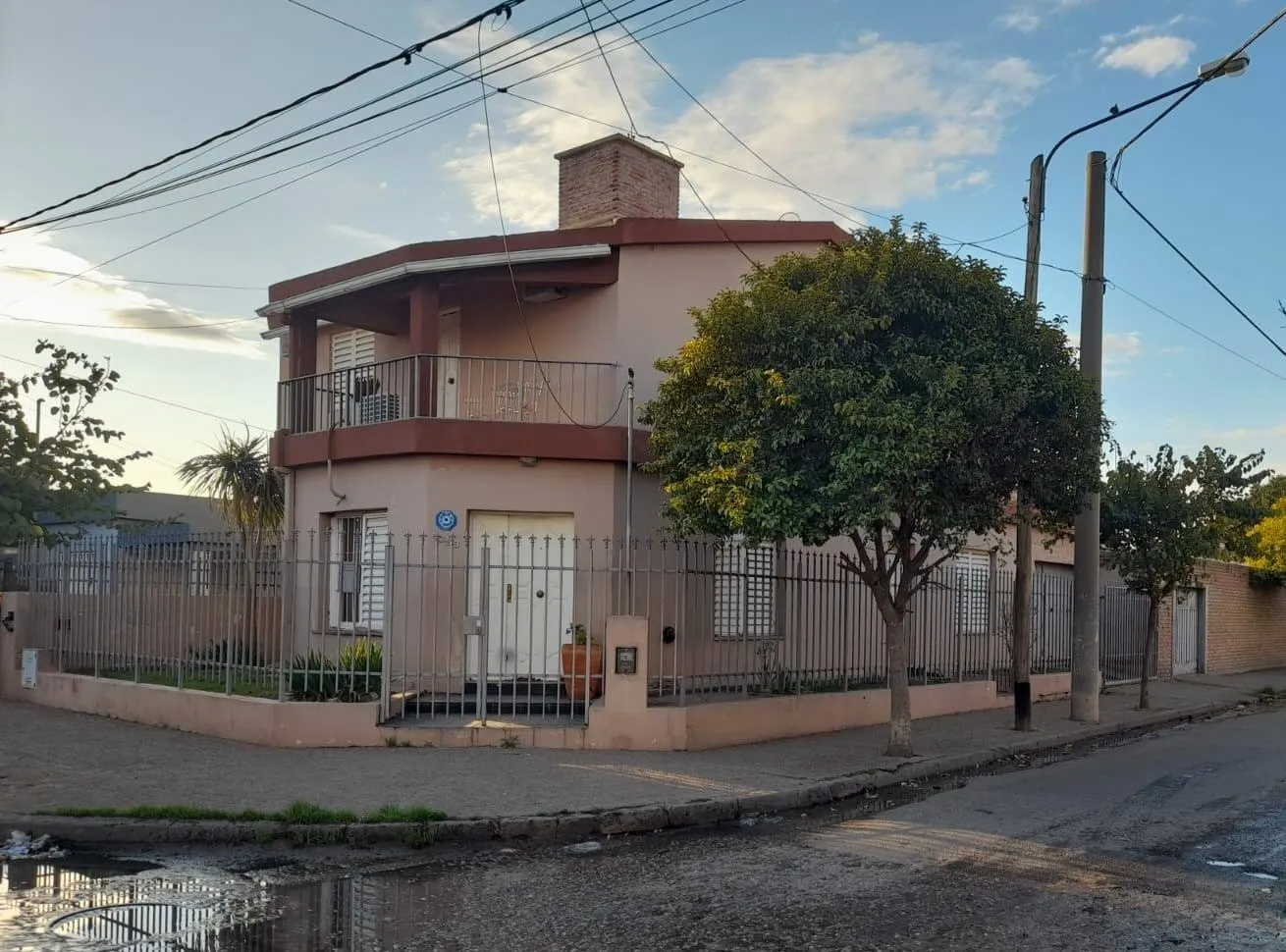 En venta Casa moderna 3/4 dormitorios- B° Residencial América