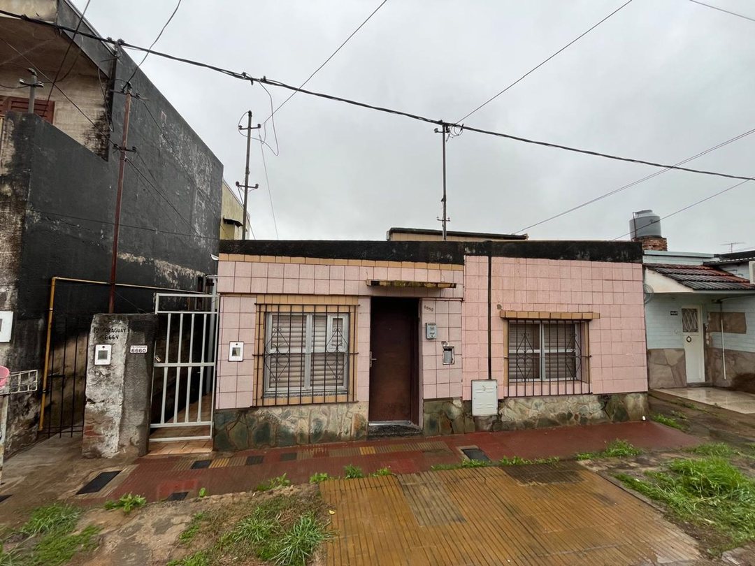 Venta - Casa en PH al frente 2 dormitorios y patio