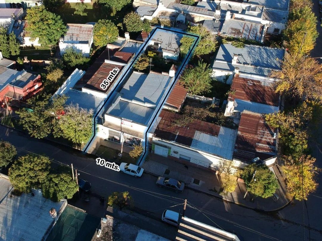 VENTA DE CASA MULTIFAMILIAR C/ LOCALES AL FRENTE