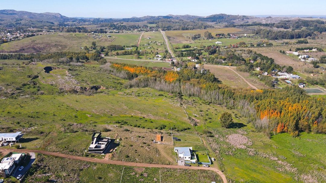 EN VENTA AMPLIO LOTE ENTRE SIERRAS TANDIL