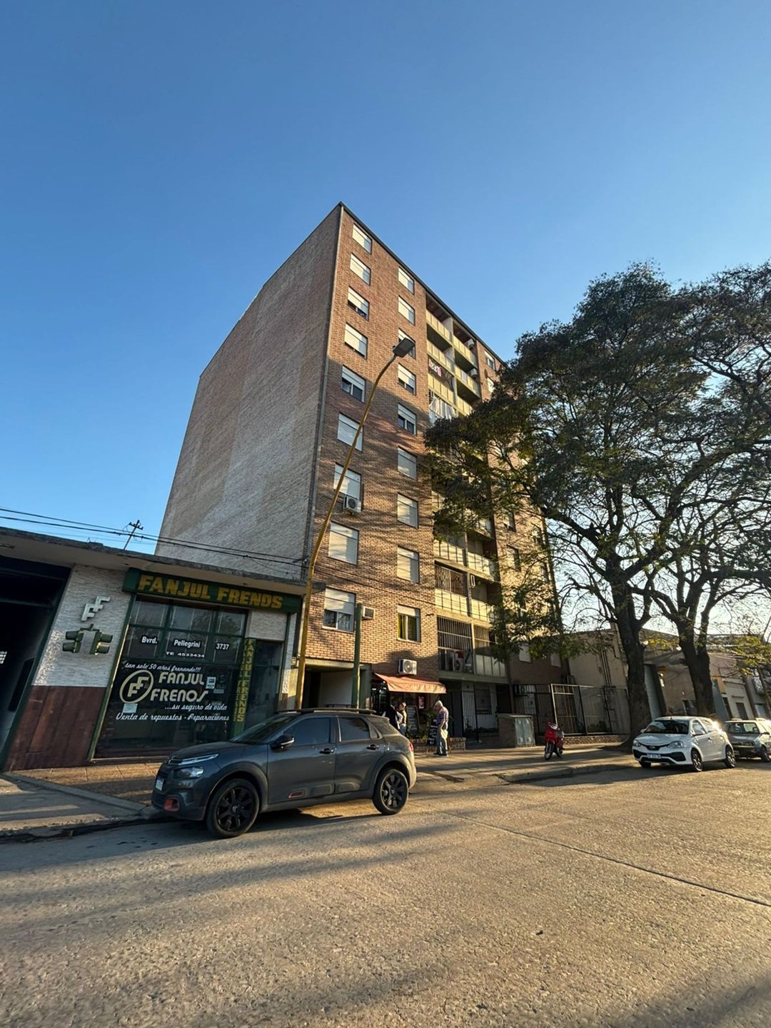 DEPARTAMENTO DE 3 DORMITORIOS CON COCHERA SOBRE BV