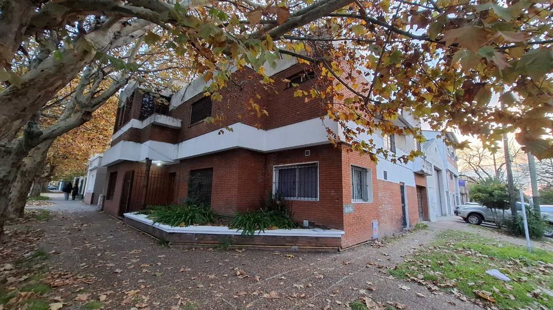 CASA 5 AMBIENTES VENTA LOMAS A REFACCIONAR