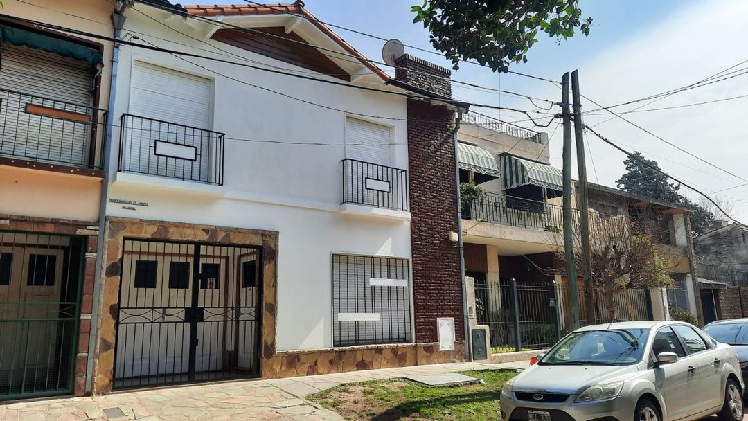 VENTA CASA 3 AMBIENTES VILLA MARTELLI COCHERA
