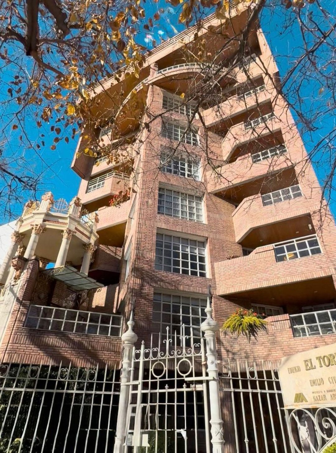SEMIPISO DE CATEGORIA EN VENTA CALLE EMILIO CIVIT