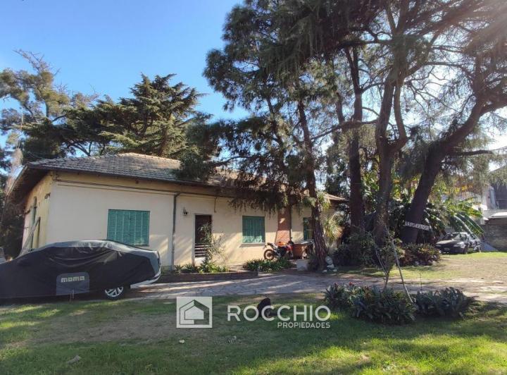 Terreno · 200m² · 5 Ambientes · 4 Cocheras