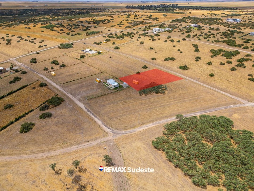 SE VENDE Lote de 2600 m2 en Barrio LA HUELLA