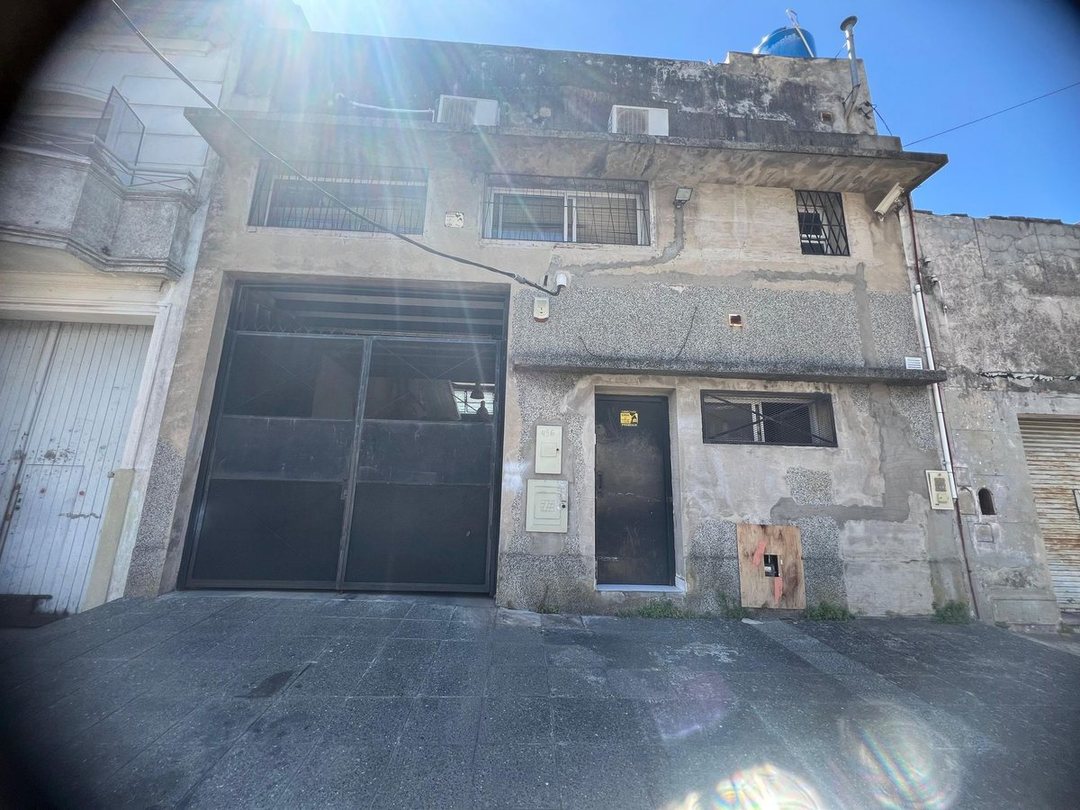 GALPON EN VENTA CON OFICINAS EN AVELLANEDA