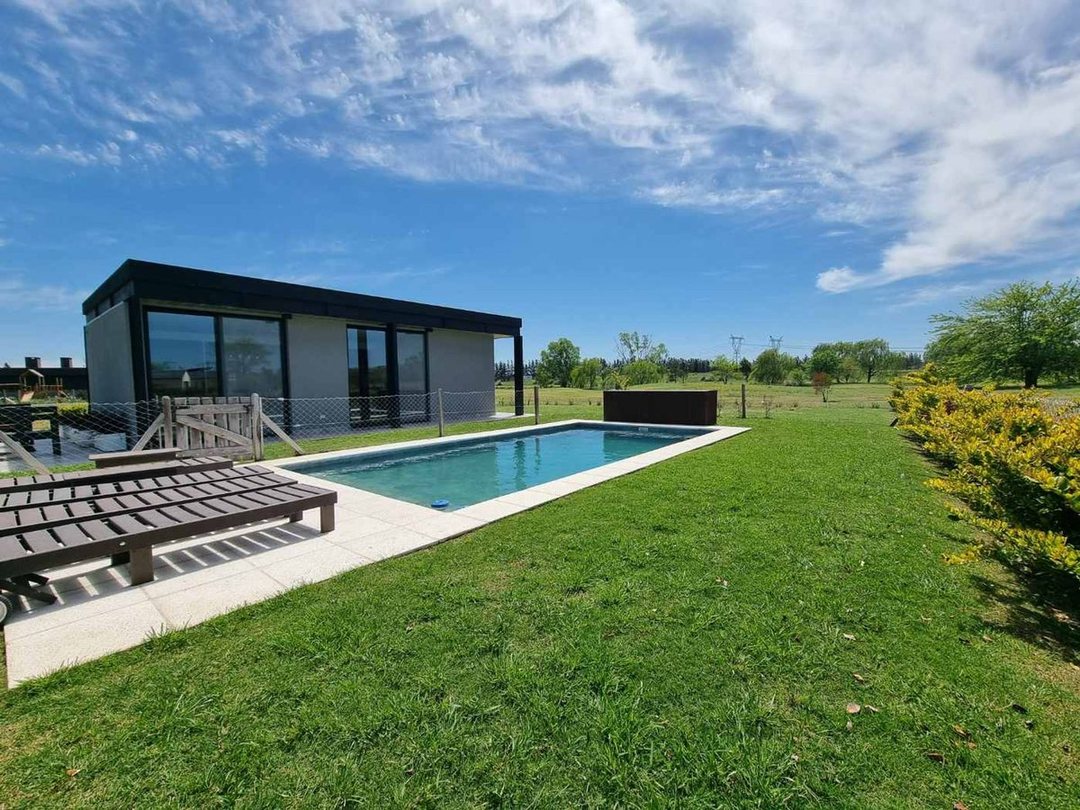 CASA PREMIUM EN VENTA 5 AMB COUNTRY MEDAL PILAR