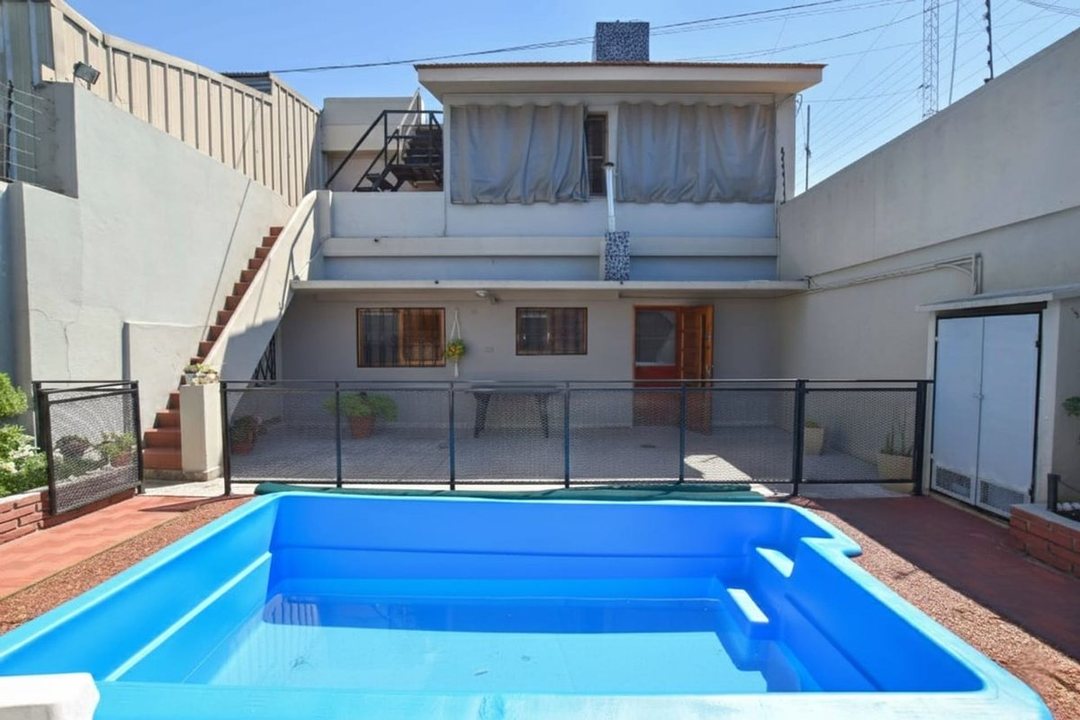 VENTA CASA TRES DORMITORIOS DOS PLANTAS CON PILETA