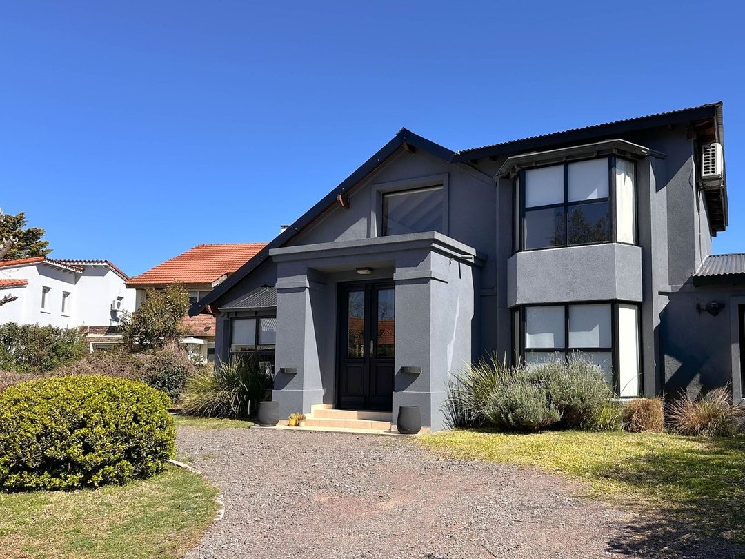 CASA EN VENTA CON QUINCHO Y  PILETA, LOS LAGARTOS