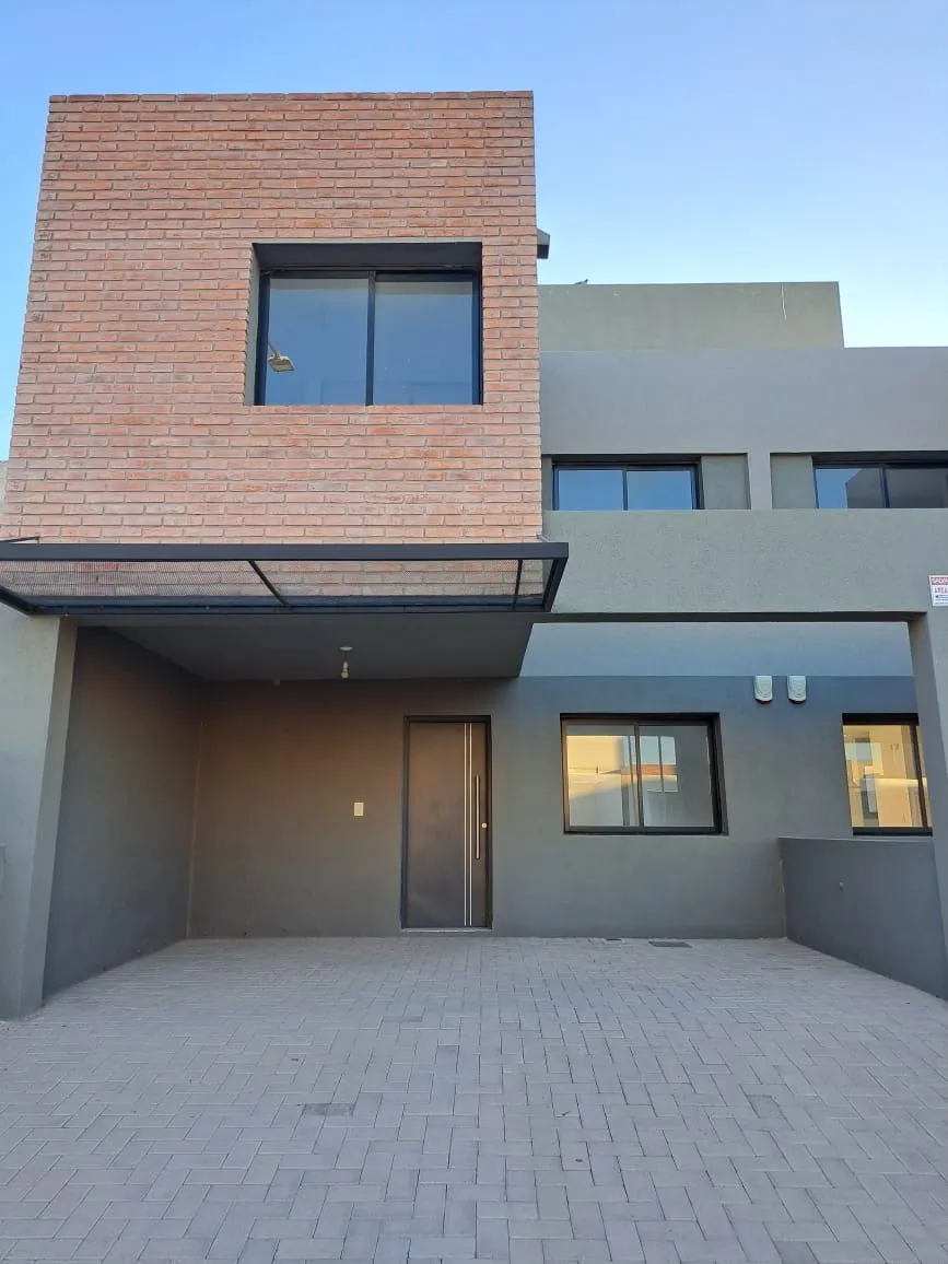 RINCONES DE MANANTIALES - A ESTRENAR DUPLEX DE 3 DORMITORIOS Y 3 BAÑOS