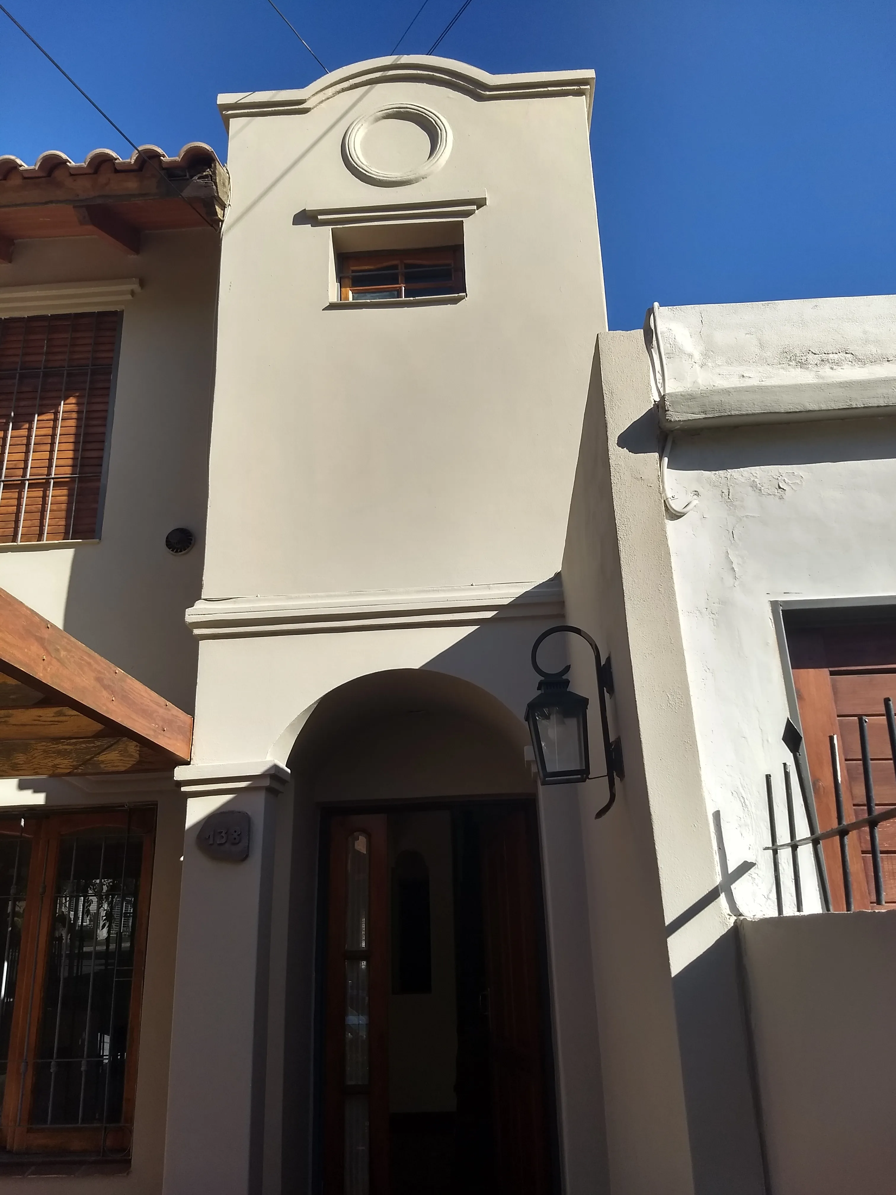 A/CREDITO IMPECLABLE DUPLEX ESTILO COLONIAL A 200 MTS AV. COLON