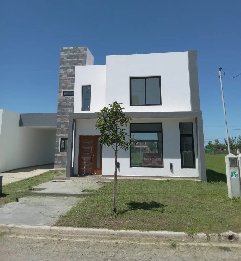 HERMOSA CASA!!! CATEGORIA - TEJAS 4  - CONSULTE FINANCIACION